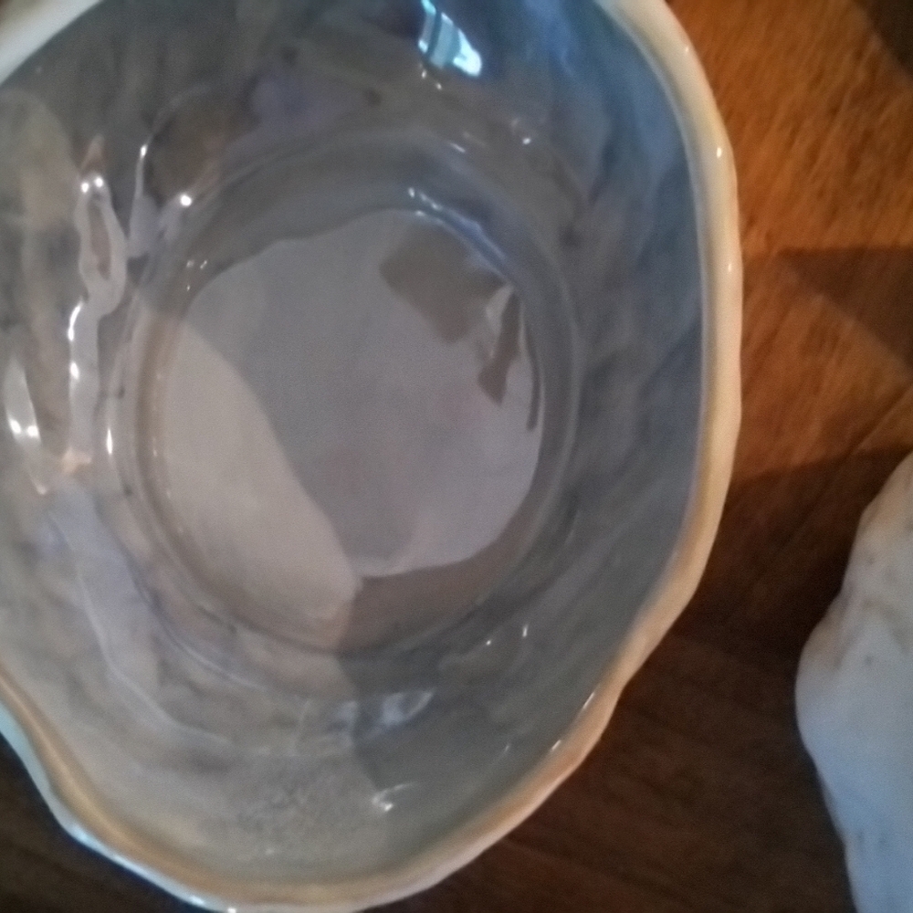 4 OYSTER SHAPED POTTER BARN SALAD BOWLS - Picture 6 of 10